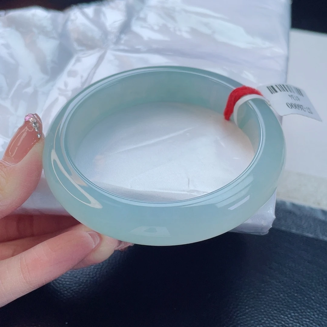 翡翠手镯未镶嵌翡翠