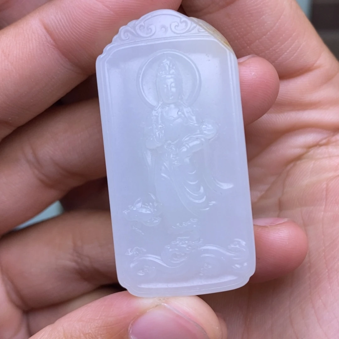 曲***神未镶嵌吊坠定制和田玉