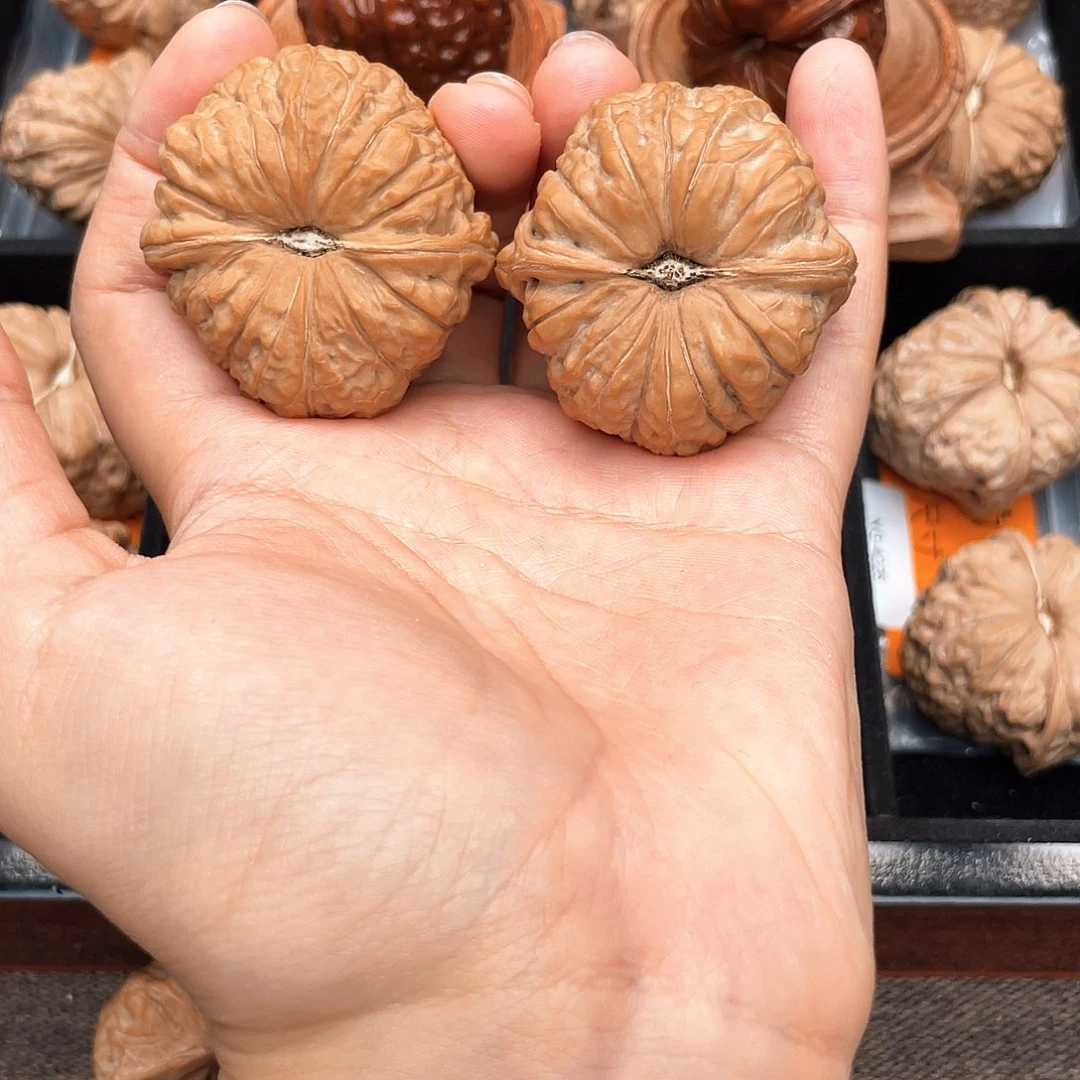 文玩核桃把件42超精圆平一字凹，近正肩4228