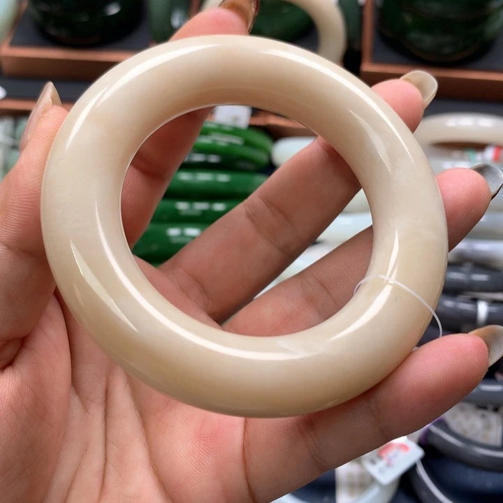 【闪购商品】未镶嵌手镯和田玉
