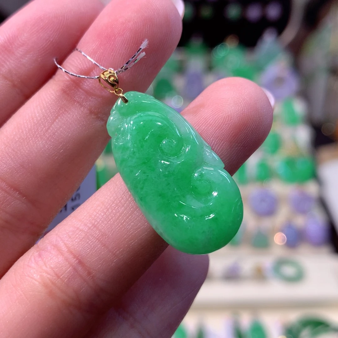 翡翠颈饰18K金镶嵌翡翠