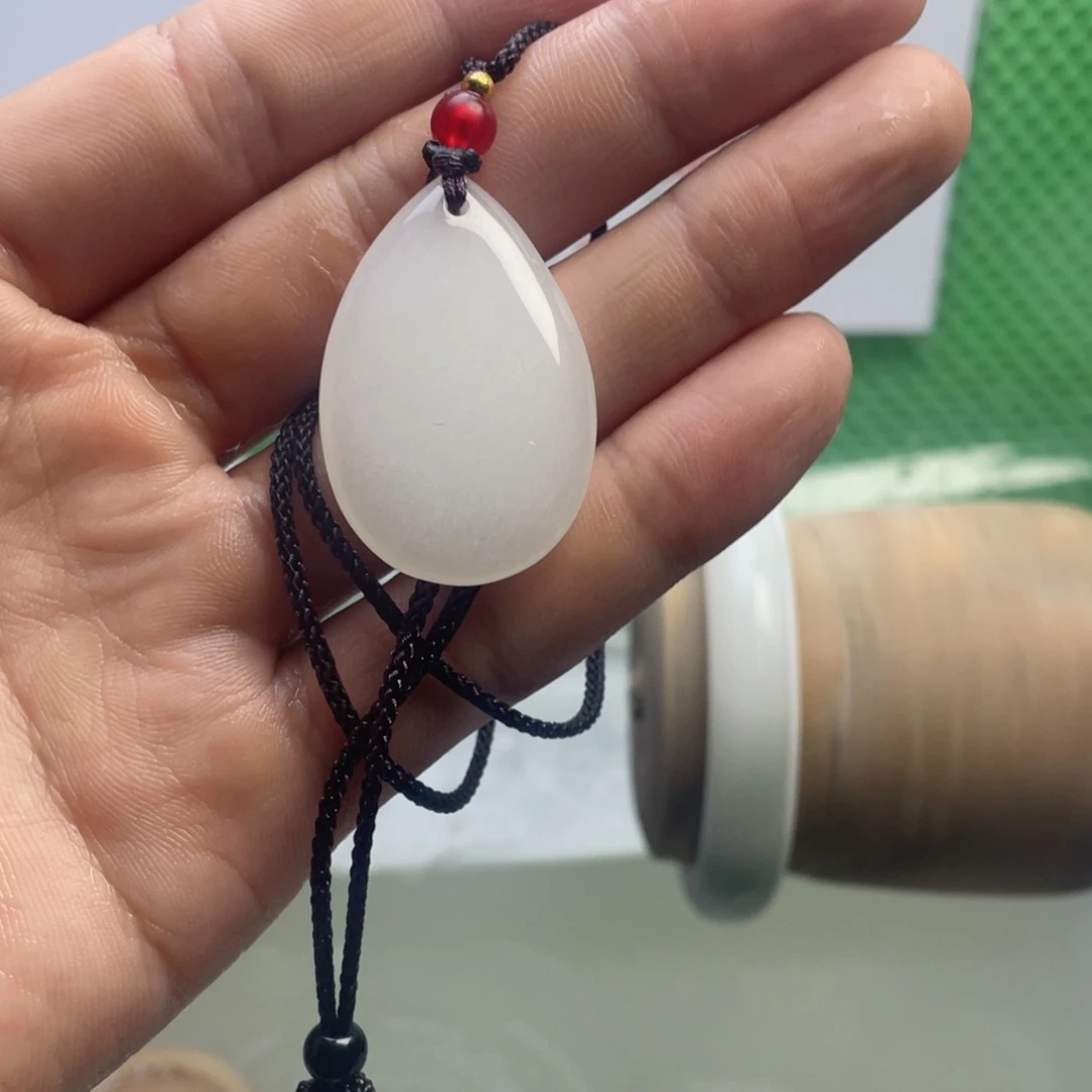 石英质玉（天山翠）合金颈饰