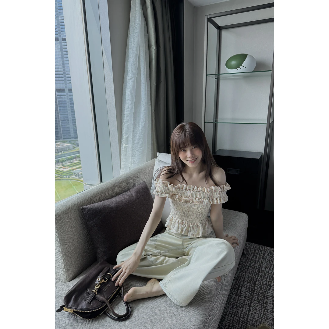 井迪儿【甜言蜜语】100%棉田园荷叶边碎花修身褶皱一字肩上衣小衫