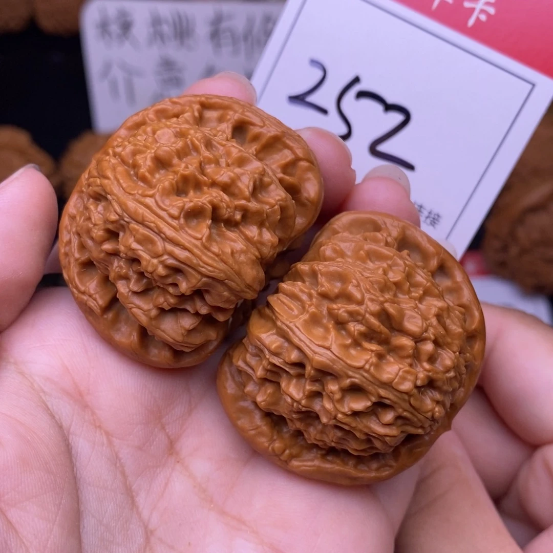 文玩核桃把件252闷尖白狮子头4.3