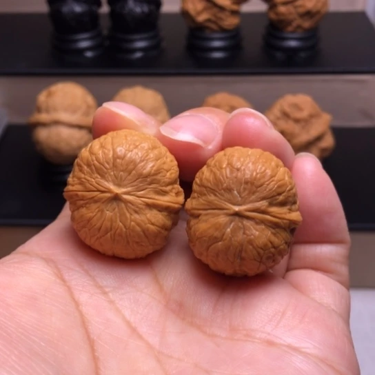 文玩核桃把件鸽子蛋39