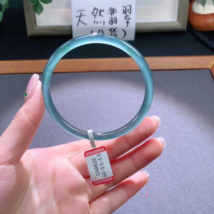 翡翠手镯未镶嵌天然翡翠手镯