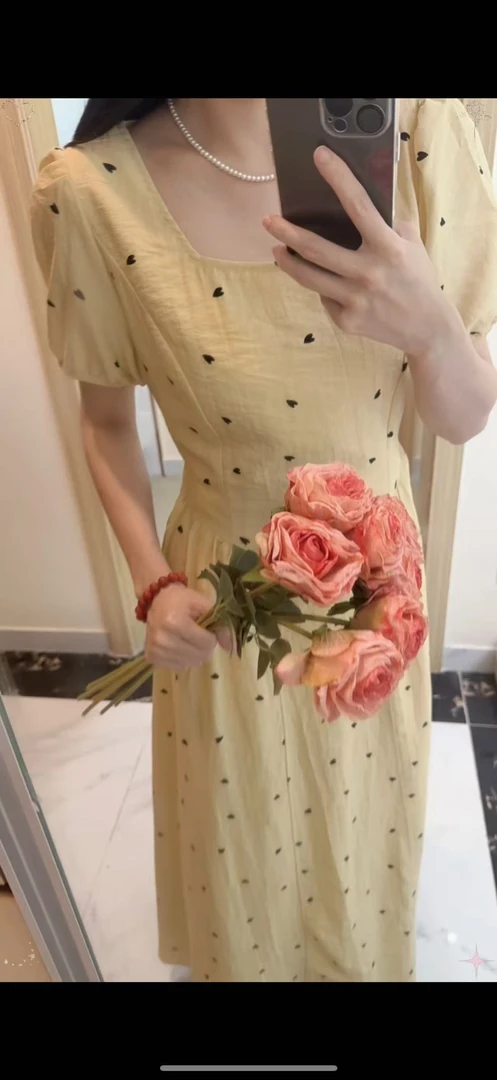 爱心啵啵2025夏日新款方领抗皱气质显瘦连衣裙