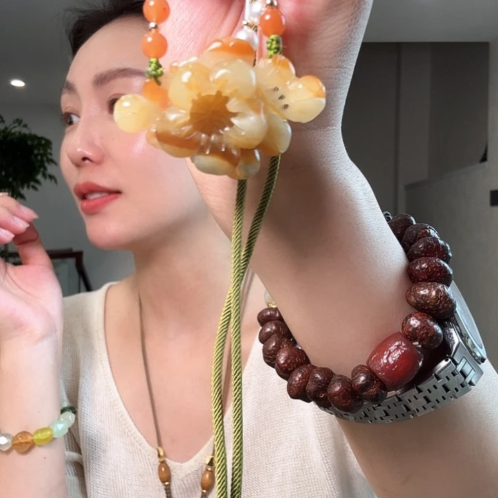 ****未镶嵌蛇纹石玉颈饰