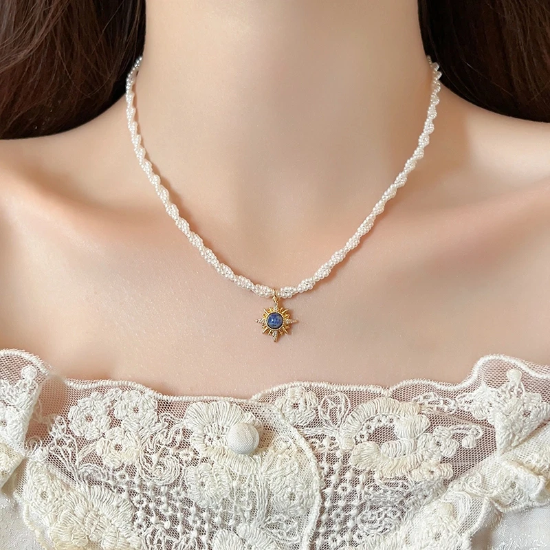 铜合金仿珍珠项链 小众设计感珠珠缠绕金色太阳花吊坠项链女轻奢