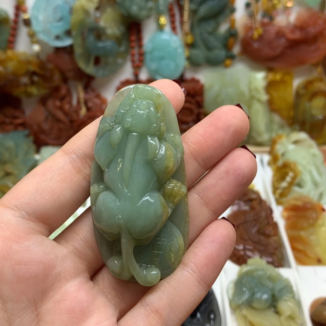 蛇纹石玉颈饰未镶嵌