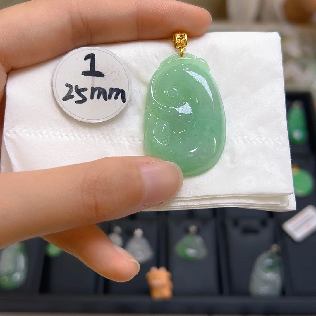 翡翠颈饰18K金镶嵌翡翠