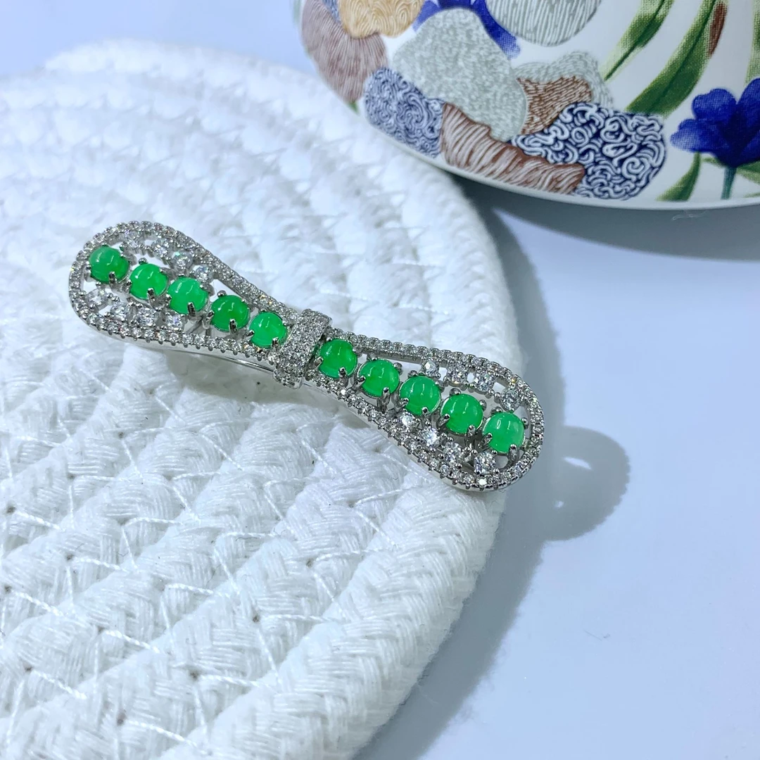 时尚轻奢天然缅甸A货翡翠绿蛋面S925银镶发夹多样性发其一