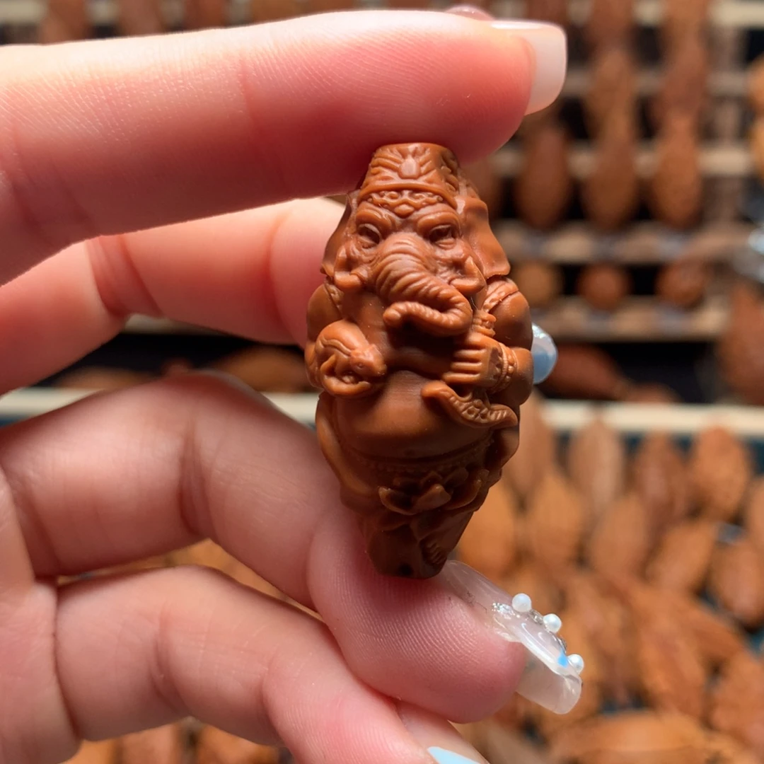 橄榄核把件六臂象神