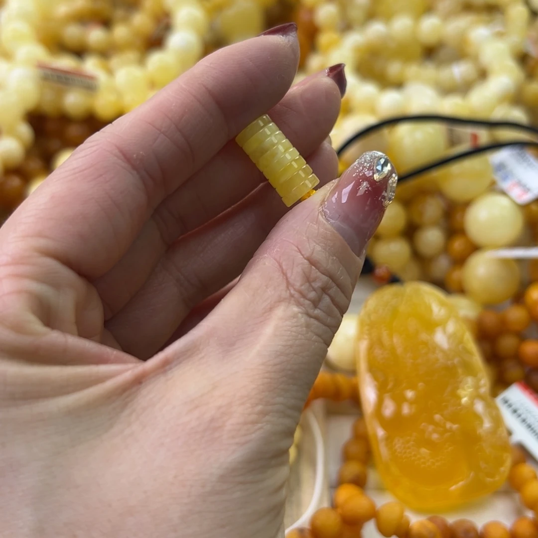 琥珀珠宝奇石未镶嵌