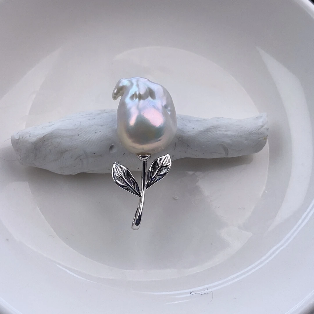 淡水珍珠胸饰合金