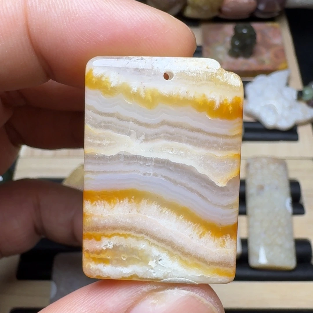 未镶嵌纯天然色有机玉石保真色石英质玉