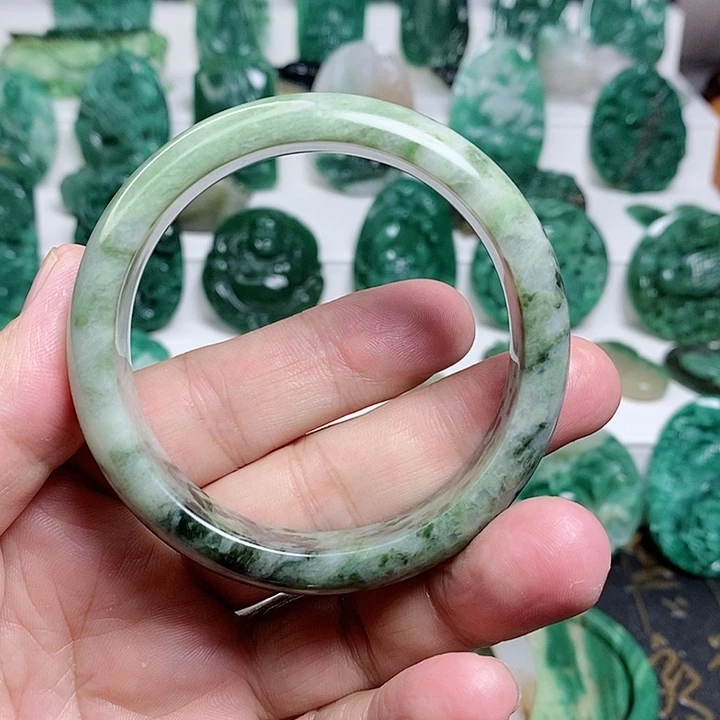 未镶嵌独山玉颈饰