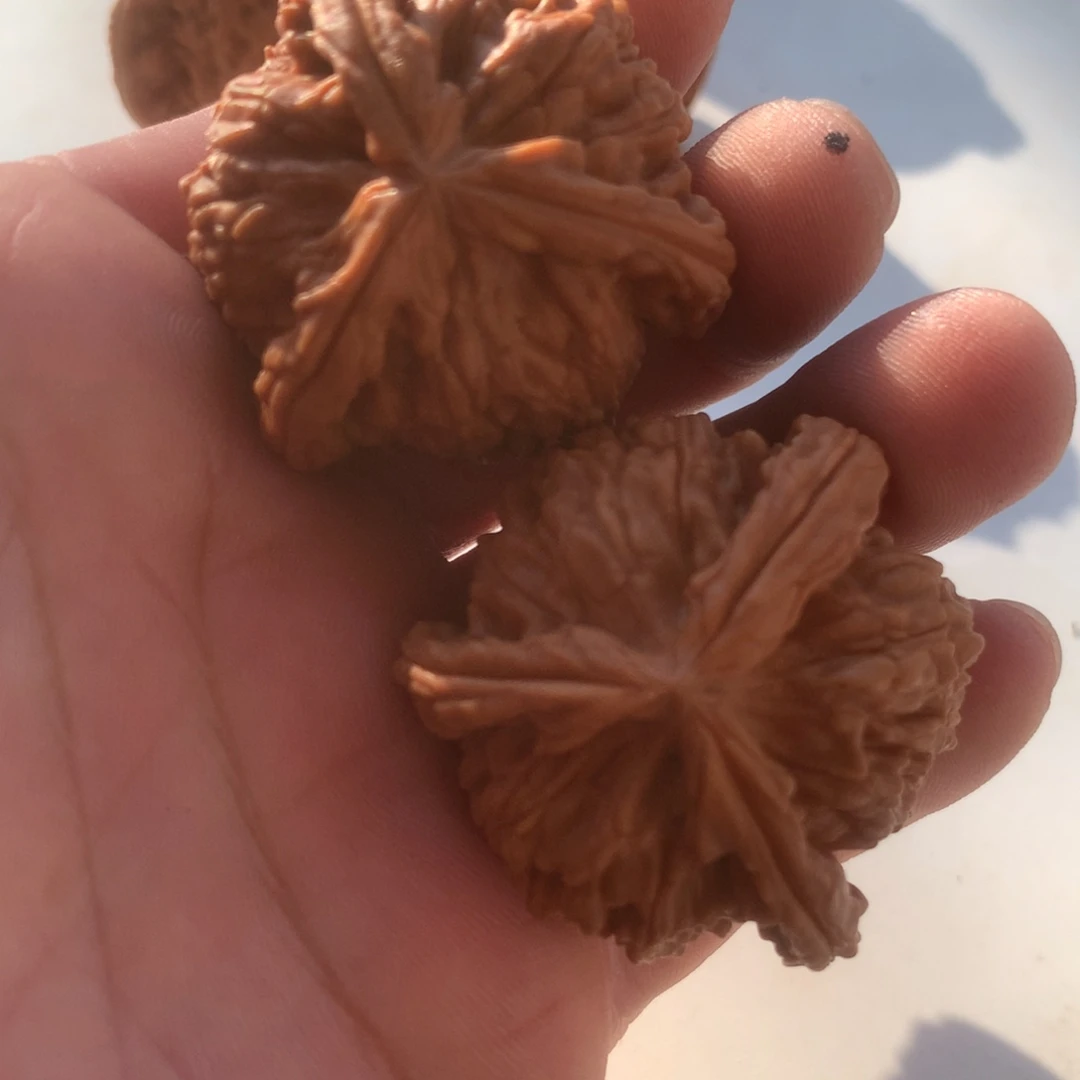 文玩核桃吊坠三棱