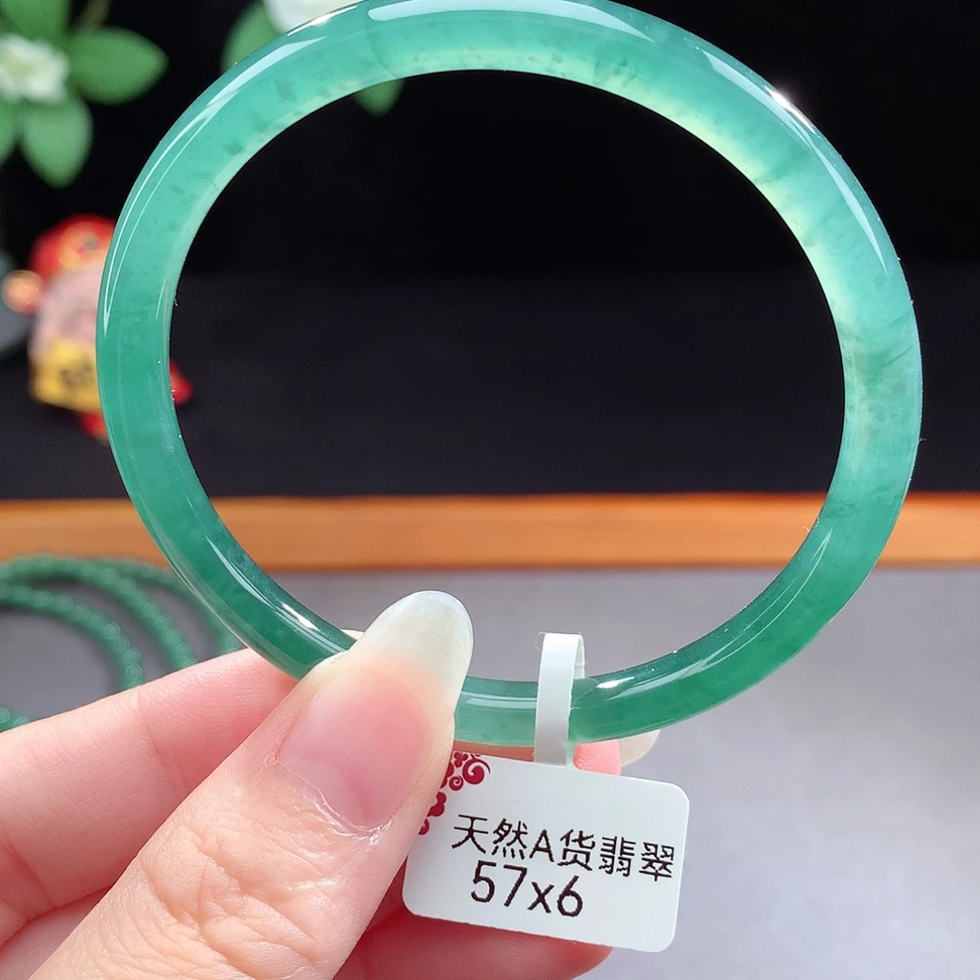 未镶嵌手镯（圆镯）翡翠