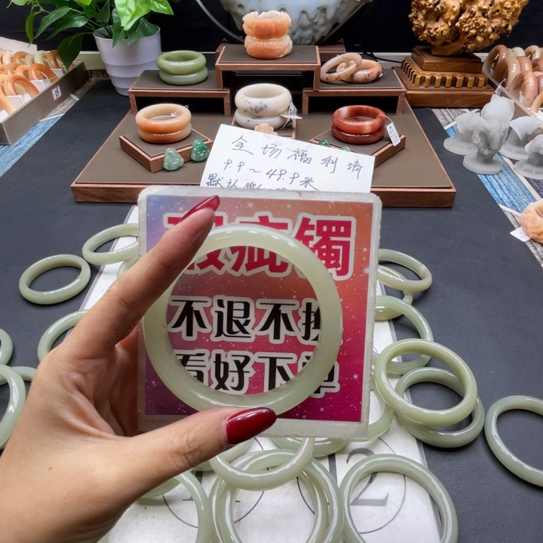 辞***。石英岩玉未镶嵌手镯