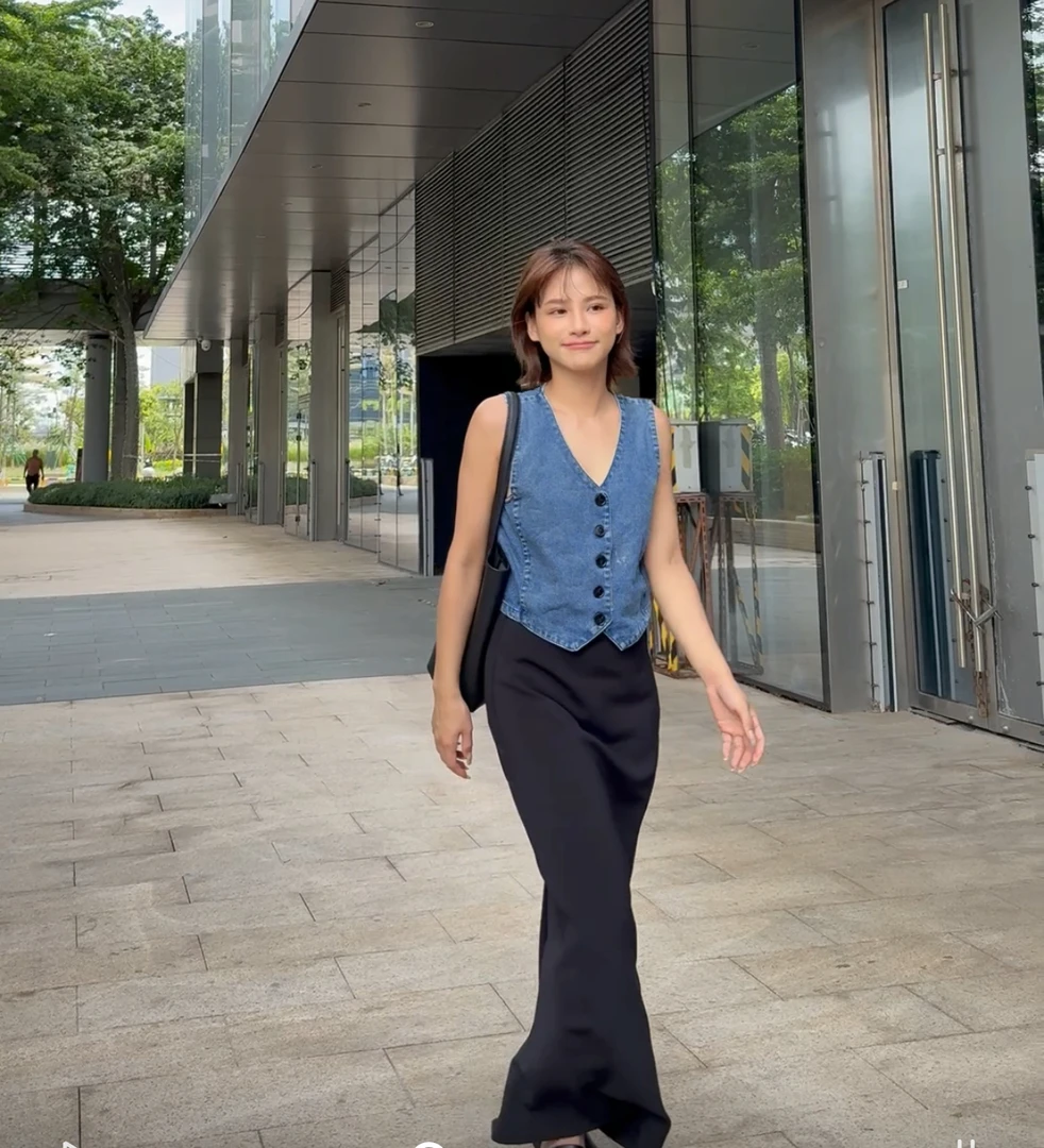 妮妮酱夏季纽扣马夹V领小众法式牛仔马甲简约风无袖