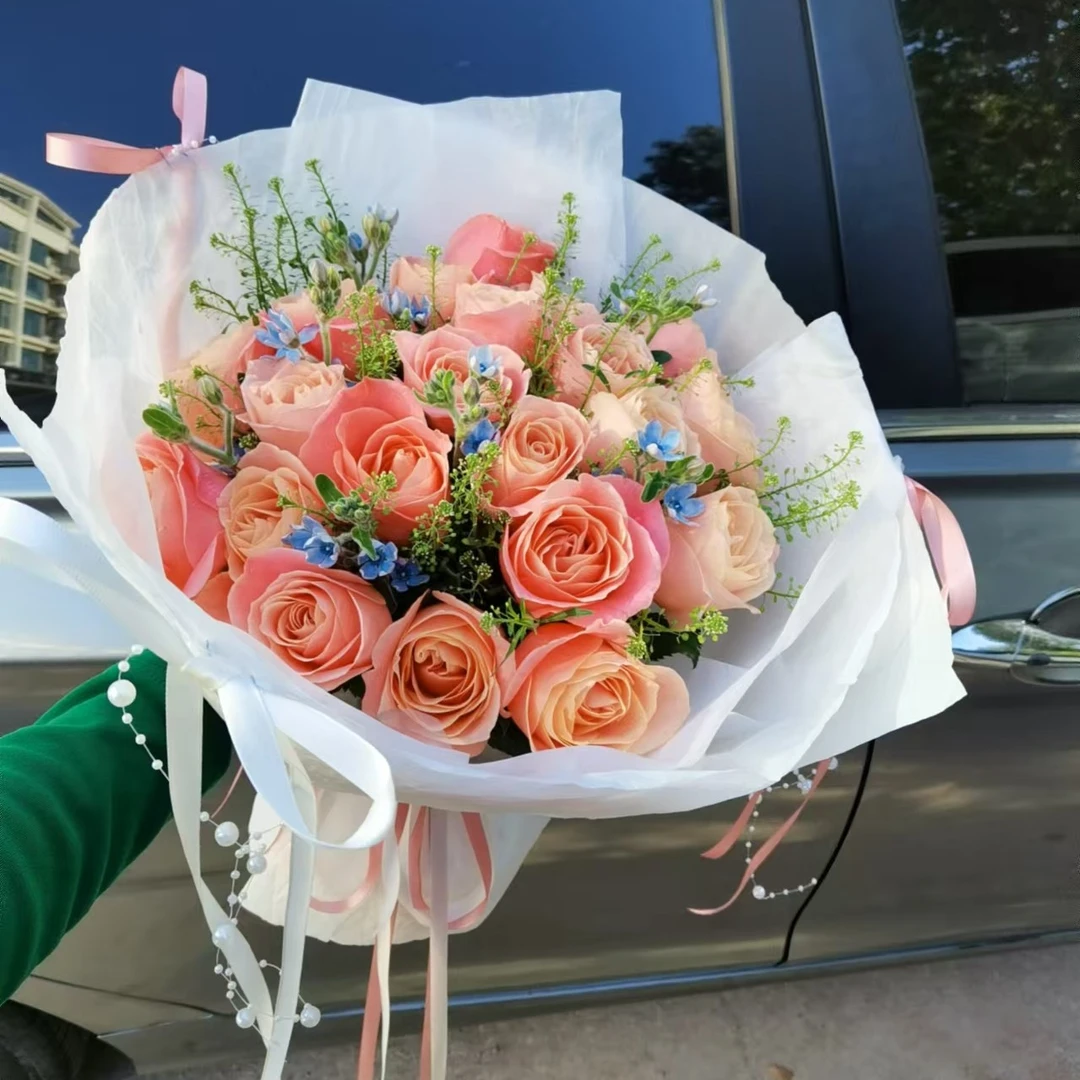 21枝朱猪小姐玫瑰搭配蓝星鲜花花束