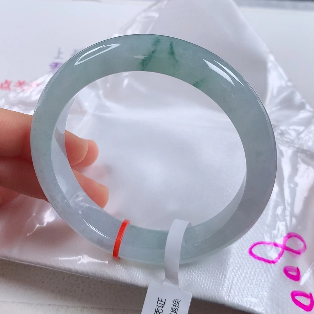 翡翠手镯未镶嵌朔****部 正圈