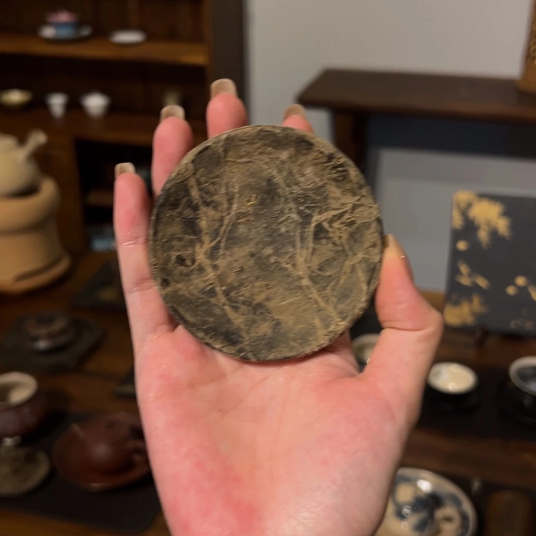 瓷片陶瓷。       陶瓷。