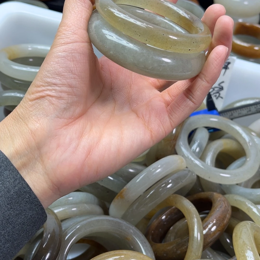 楊***猫石英岩玉未镶嵌手镯