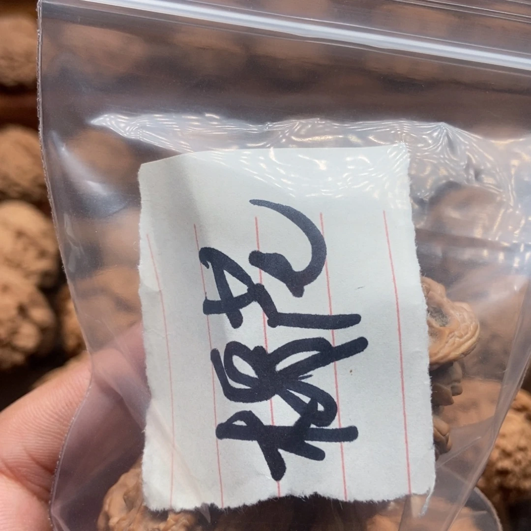 刘***球把件桃核苹果圆核桃