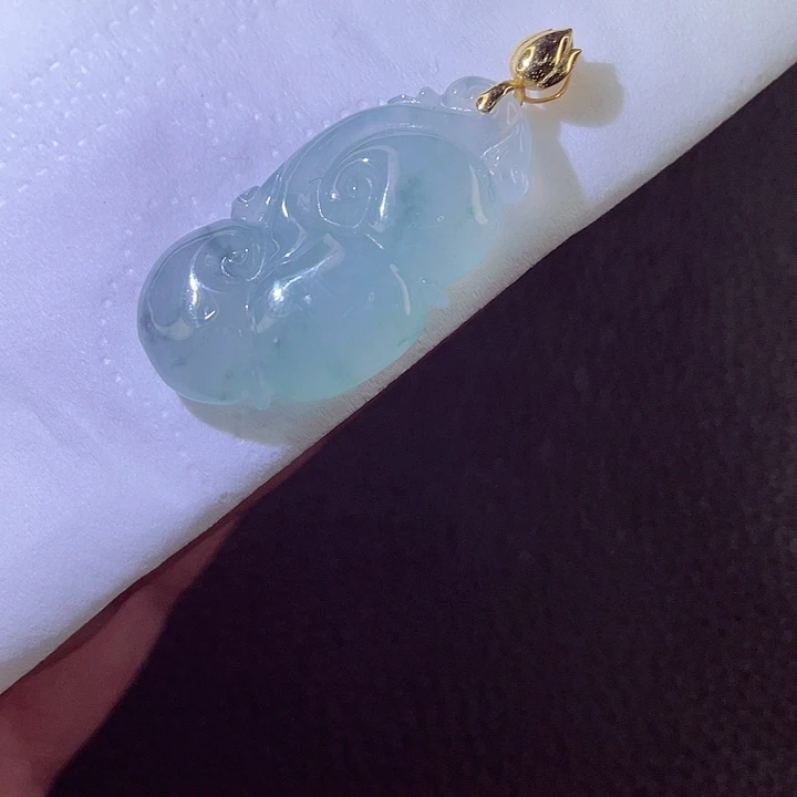 翡翠18K金镶嵌颈饰翡翠