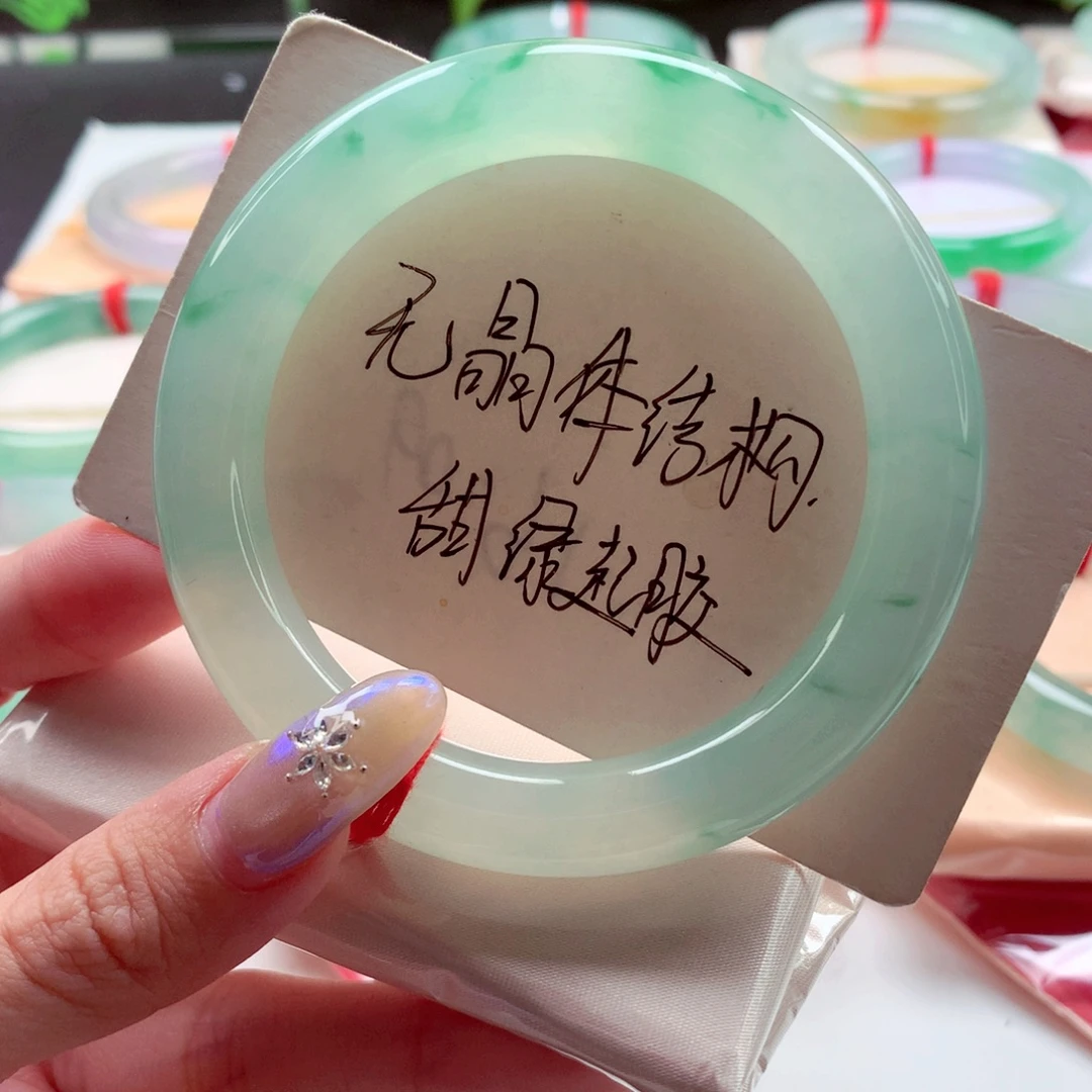 翡翠未镶嵌手镯56.2圆条 冰甜绿0毛孔毕业底妆 灵