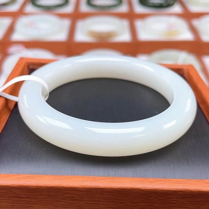 未镶嵌手镯和田玉油白