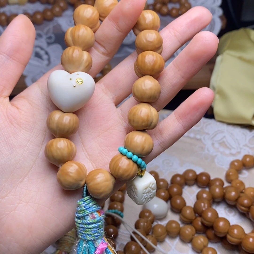 猴头核桃吊坠白色爱心 流苏