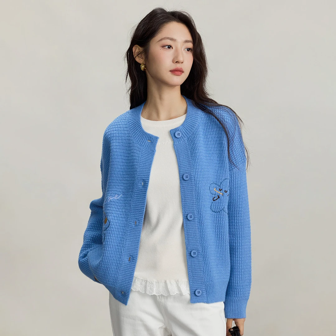 北极绒趣味绣花针织开衫女2025秋冬款时尚克莱因蓝毛衣外套
