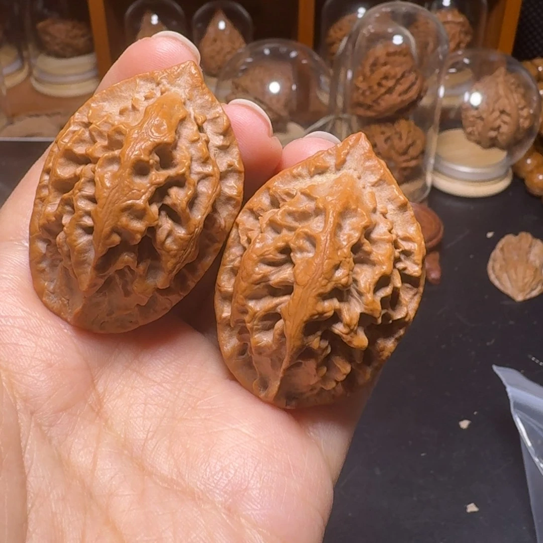 文玩核桃把件老龙骨