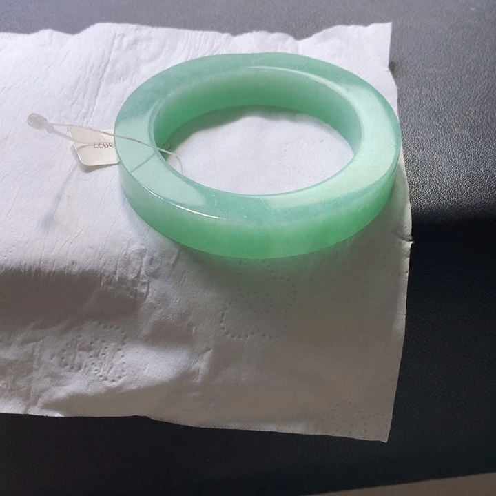 T***3定制翡翠未镶嵌翡翠手镯