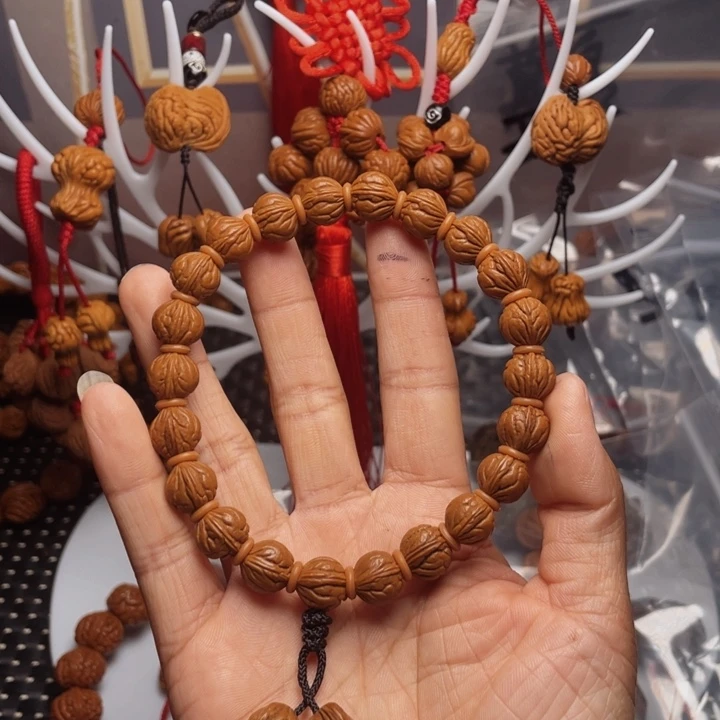 木质类龙纹桃枭手串