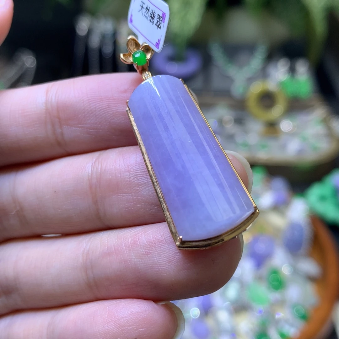 颈饰18K金镶嵌翡翠