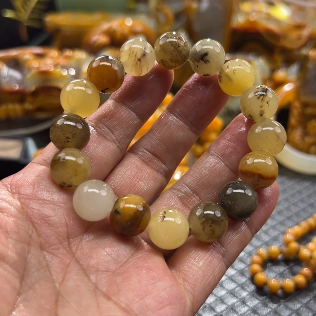 颈饰未镶嵌石英质玉