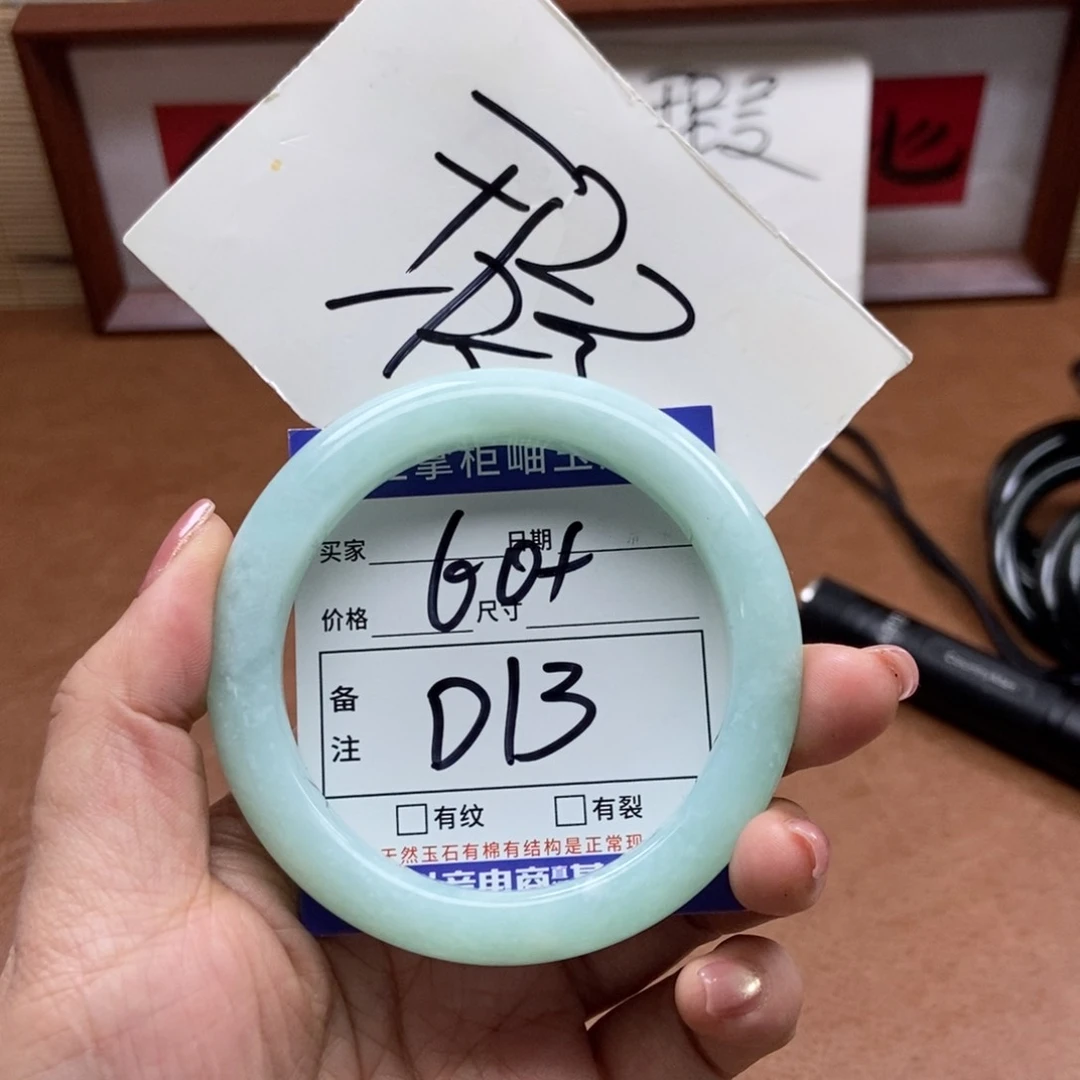 岫玉手镯手镯未镶嵌