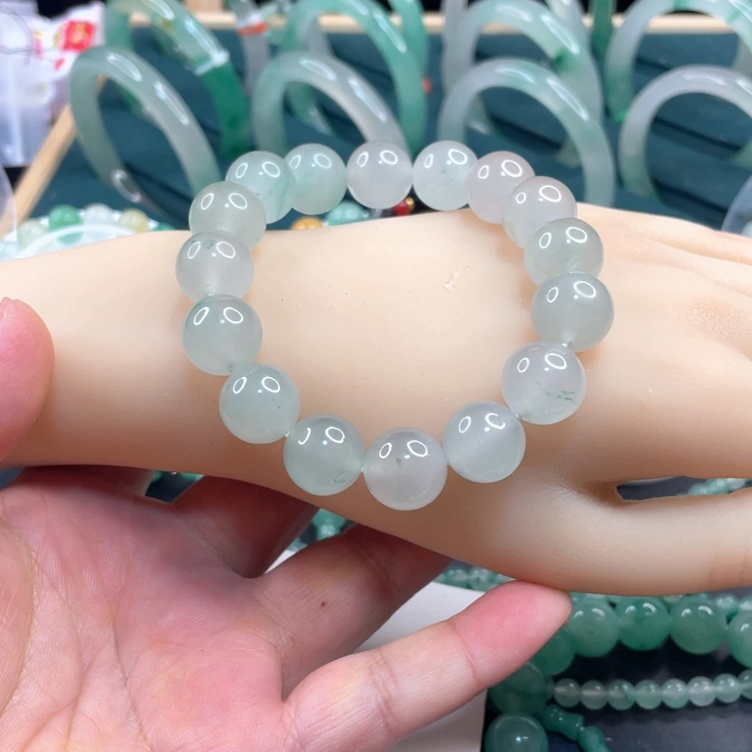 王****石英质玉未镶嵌手串