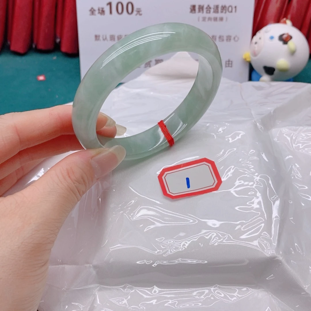 翡翠手镯未镶嵌吴*美0111111111