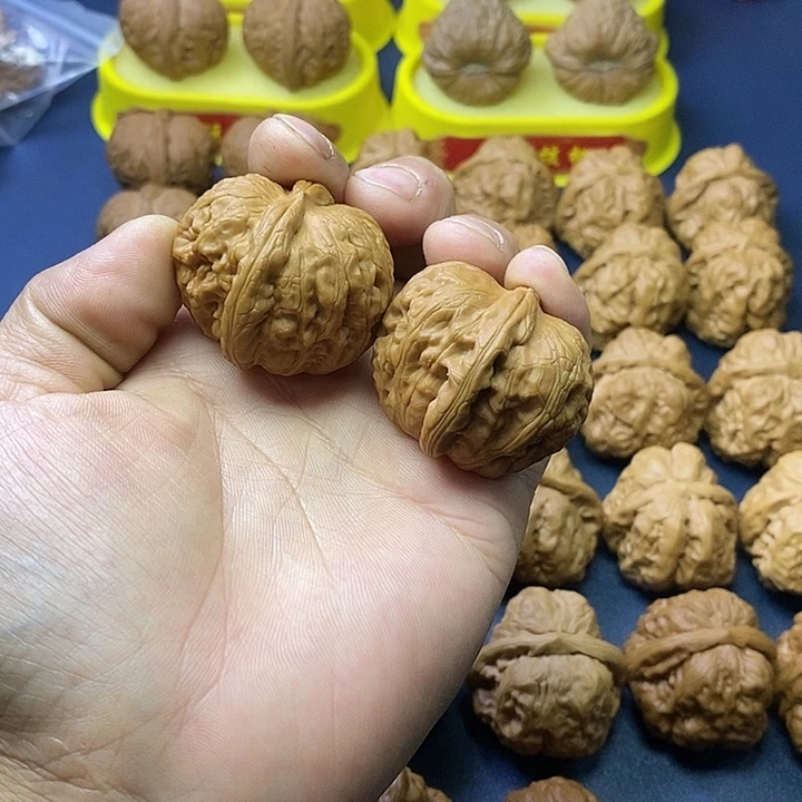 文玩核桃把件元宝