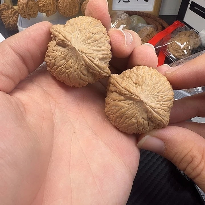 张***…文玩核桃把件43绣球+百香