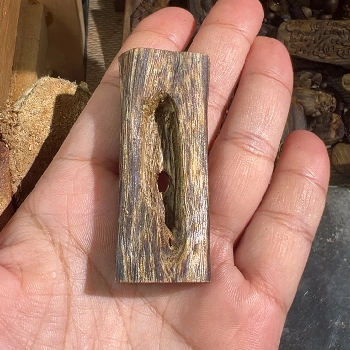 Y***k吊坠沉香紫棋楠沉香吊坠8.7克