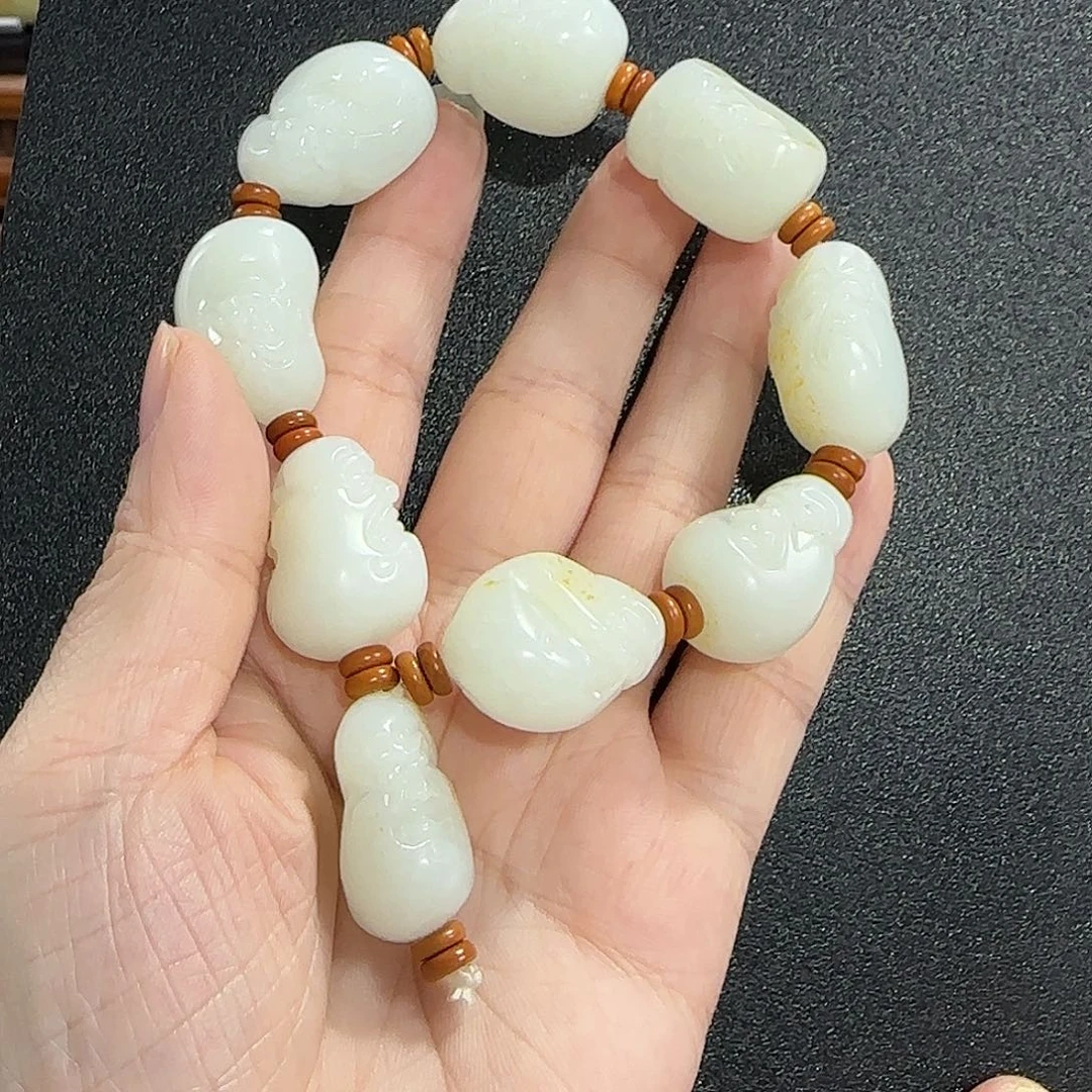 韭***蛋和田玉未镶嵌挂件