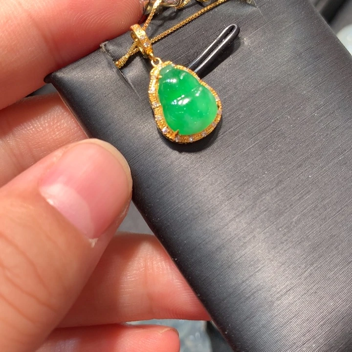 【闪购商品】颈饰18K金镶嵌翡翠翡翠