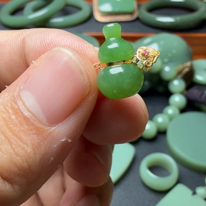 和田玉18K金镶嵌颈饰