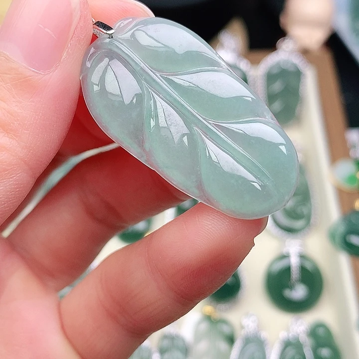 颈饰未镶嵌翡翠吊坠
